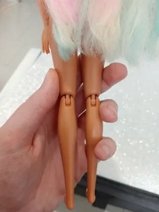 Bambola Barbie Mattel snodabile particolare