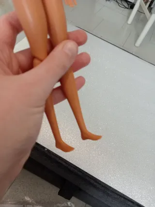 Bambola Barbie Mattel snodabile particolare