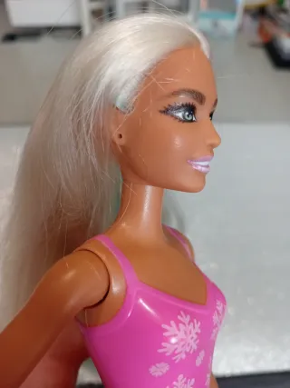 Bambola Barbie Mattel snodabile particolare
