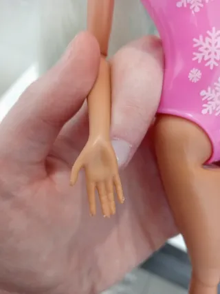 Bambola Barbie Mattel snodabile particolare