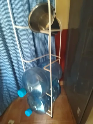 Estantería para garrafas de agua