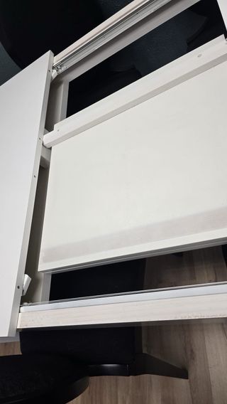 Mesa extensible y 4 sillas salón