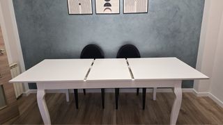 Mesa extensible y 4 sillas salón