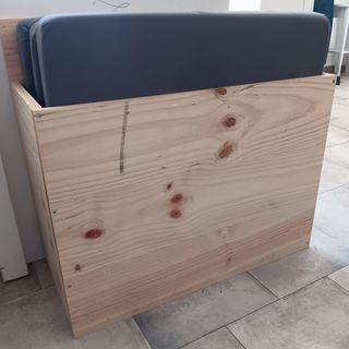Cama auxiliar plegable con estructura de madera