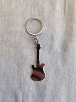 Llavero metálico - Guitarra eléctrica roja (nuevo)