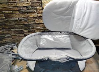 Lote Cuna Kinderkraft Lovi + Nutria Fisher Price