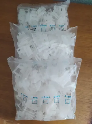 Sistema Nivelación cuñas, clips y alicates.