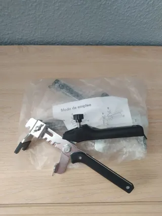 Sistema Nivelación cuñas, clips y alicates.