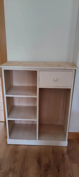 Mueble de madera para restaurar