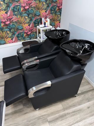 2 Lavacabezas seminuevos y 3 Sillas Peluquería