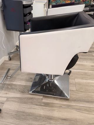 2 Lavacabezas seminuevos y 3 Sillas Peluquería