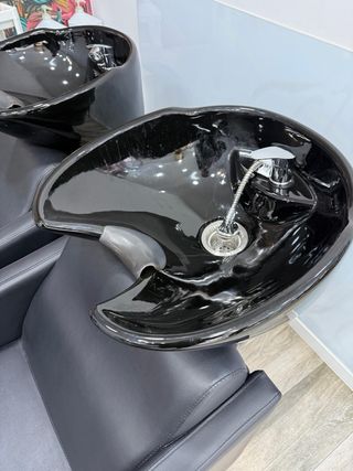 2 Lavacabezas seminuevos y 3 Sillas Peluquería