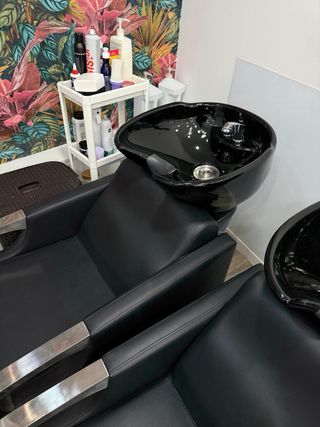 2 Lavacabezas seminuevos y 3 Sillas Peluquería