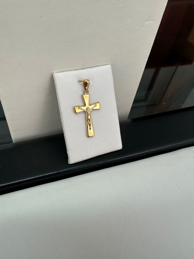 Cruz 18K Oro con Cristo Lisa