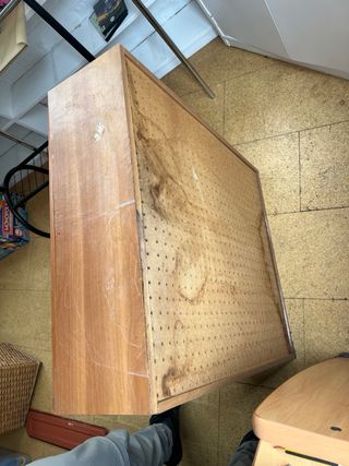 Zapatero de madera marrón