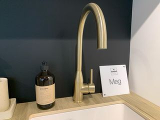 Grifo de cocina oro blanco Schock Veravent.