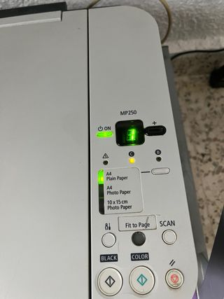 Impresora Escáner Canon MF250