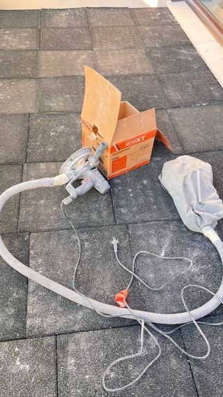Lijadora de pared con caja y discos