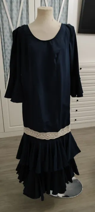 Traje de flamenca azul con volantes