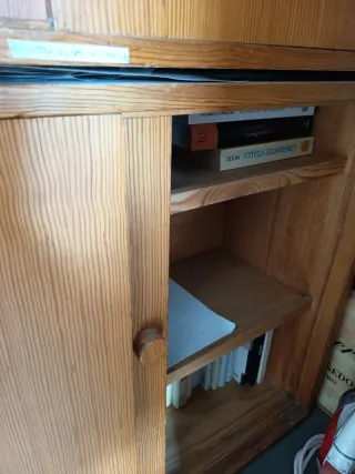 Armario bajo puertas correderas madera