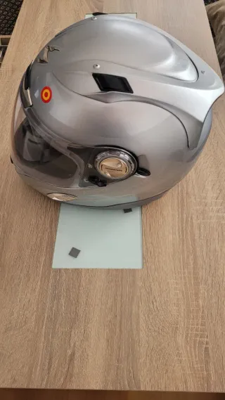 Casco de moto Scorpion plateado