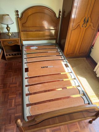 2 Camas Individuales + Mesita Noche Madera