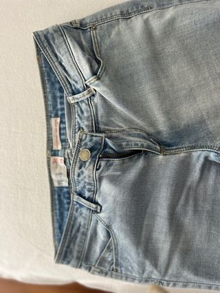 Pantalón vaquero azul claro