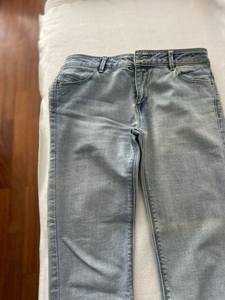Pantalón vaquero azul claro
