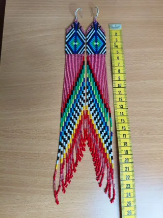 Pendientes largos de abalorios multicolor