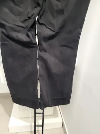Pantalones vaqueros negros anchos