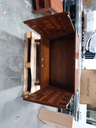 Mueble de madera antiguo