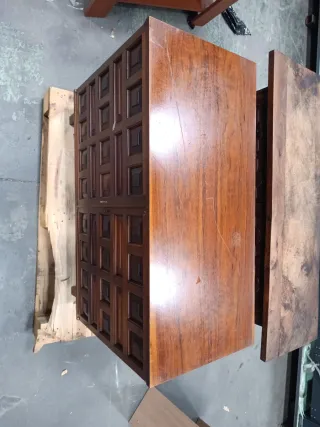 Mueble de madera antiguo