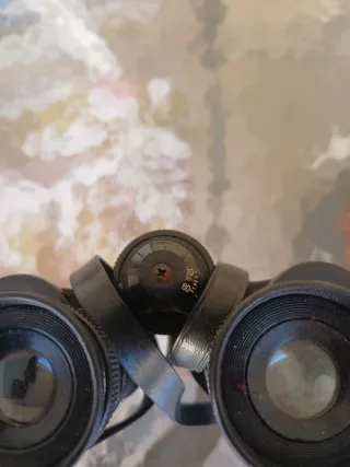 Prismáticos negros de largo alcance