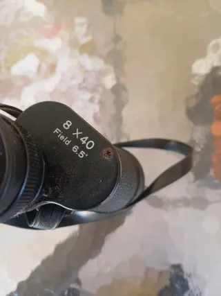 Prismáticos negros de largo alcance