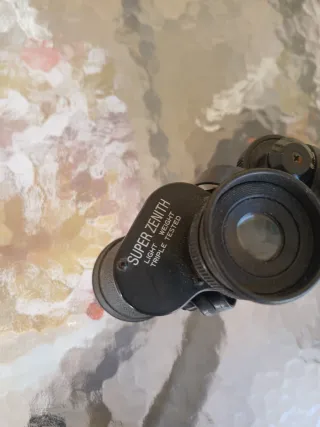 Prismáticos negros de largo alcance