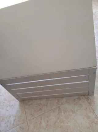 Baúl de madera blanco