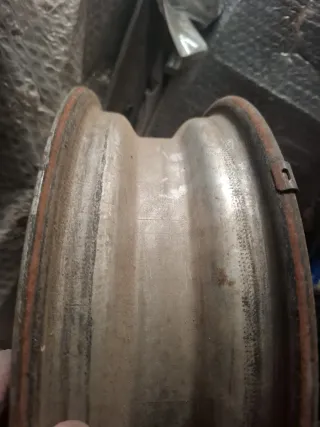 Llanta SEAT 600 Usada