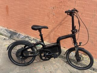 Bicicleta eléctrica plegable negra