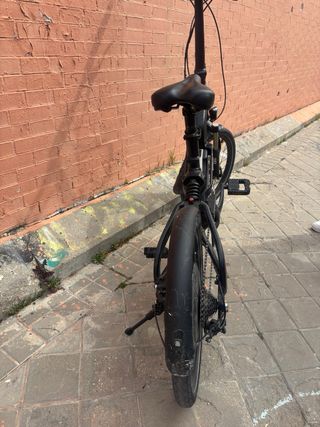 Bicicleta eléctrica plegable negra