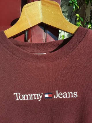 T-shirt Tommy Jeans Bordeaux