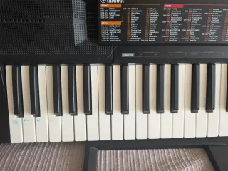 Teclado Yamaha F51
