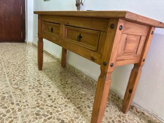 Mesa de comedor rústica de pino