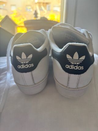Adidas Superstar Clásicas Blancas y azules. Talla