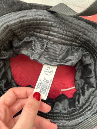 Casco de montar a caballo negro