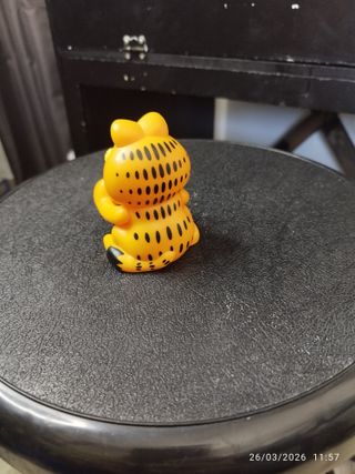 Robot Chi-Chi de McDonald's y garfield