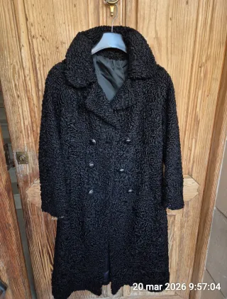 Abrigo de astracán negro