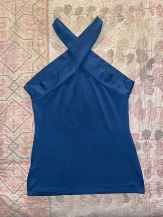 Camiseta Shein tirantes cruzados azul