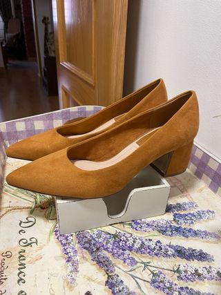 Zapatos de tacón Stradivarius marrones