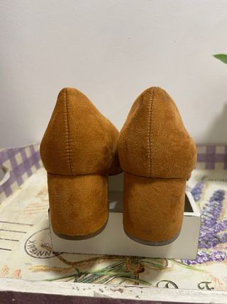 Zapatos de tacón Stradivarius marrones