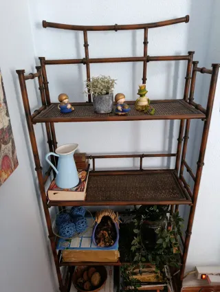 Estantería de forja y madera